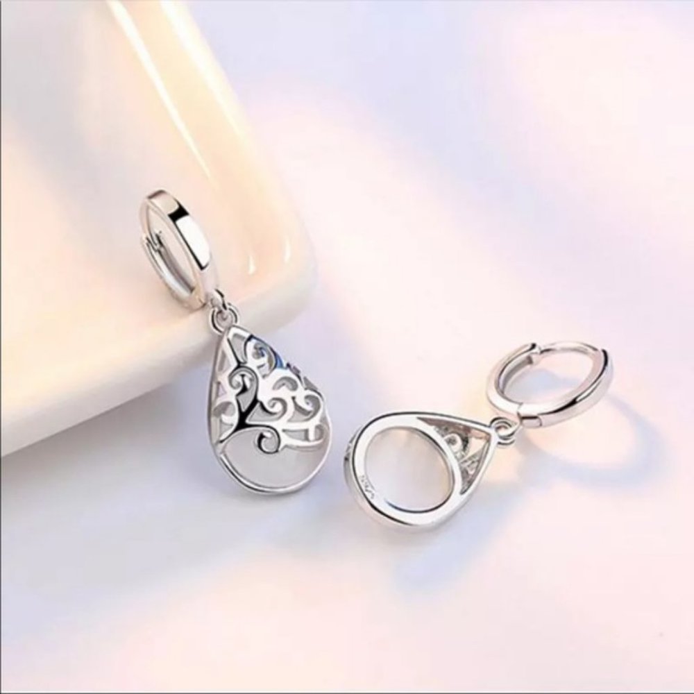 💫White Cat's Eye Stone Water Drop Earrings 💫 - Picture 2 of 4